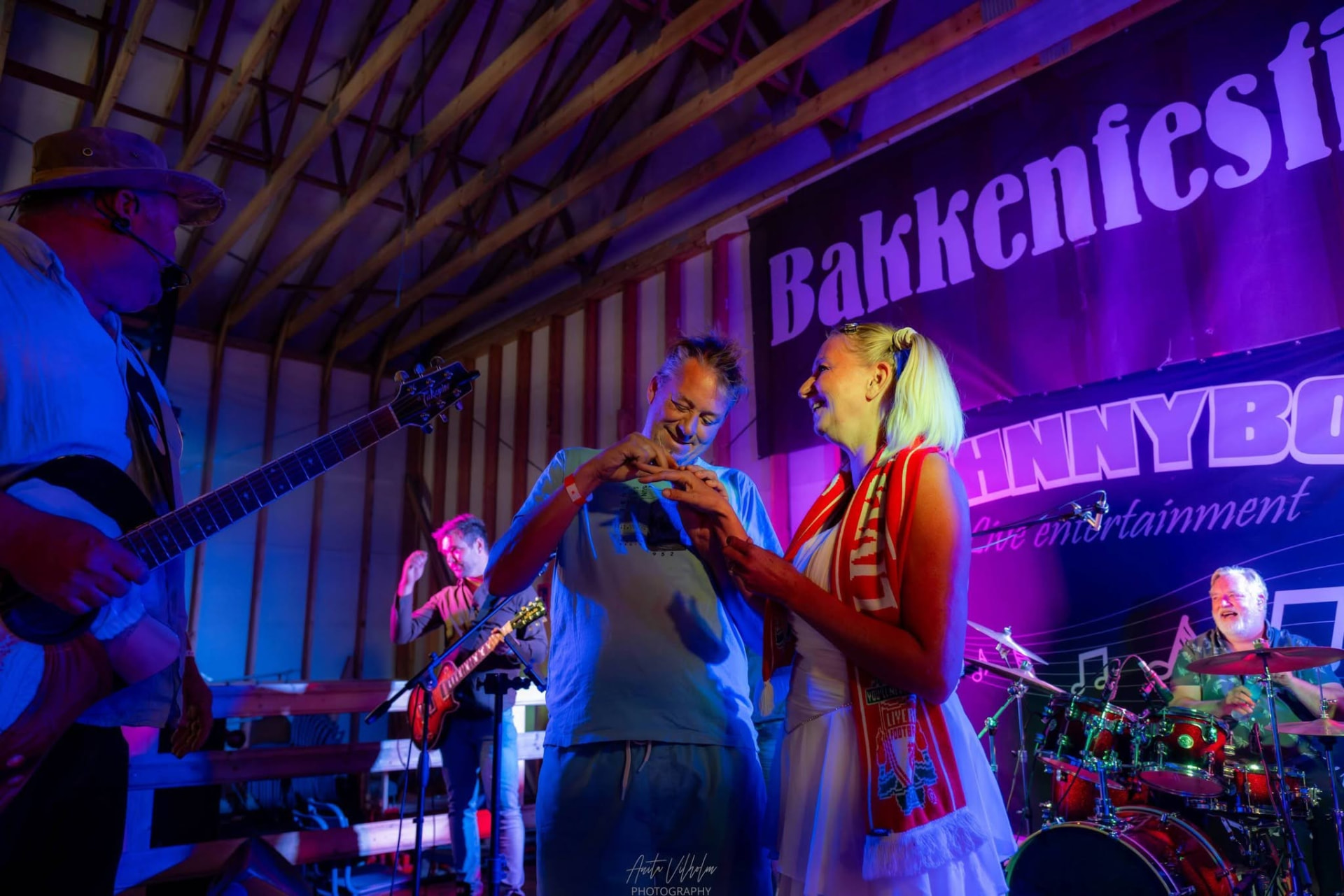 Frieri på scenen under Bakkenfestivalen