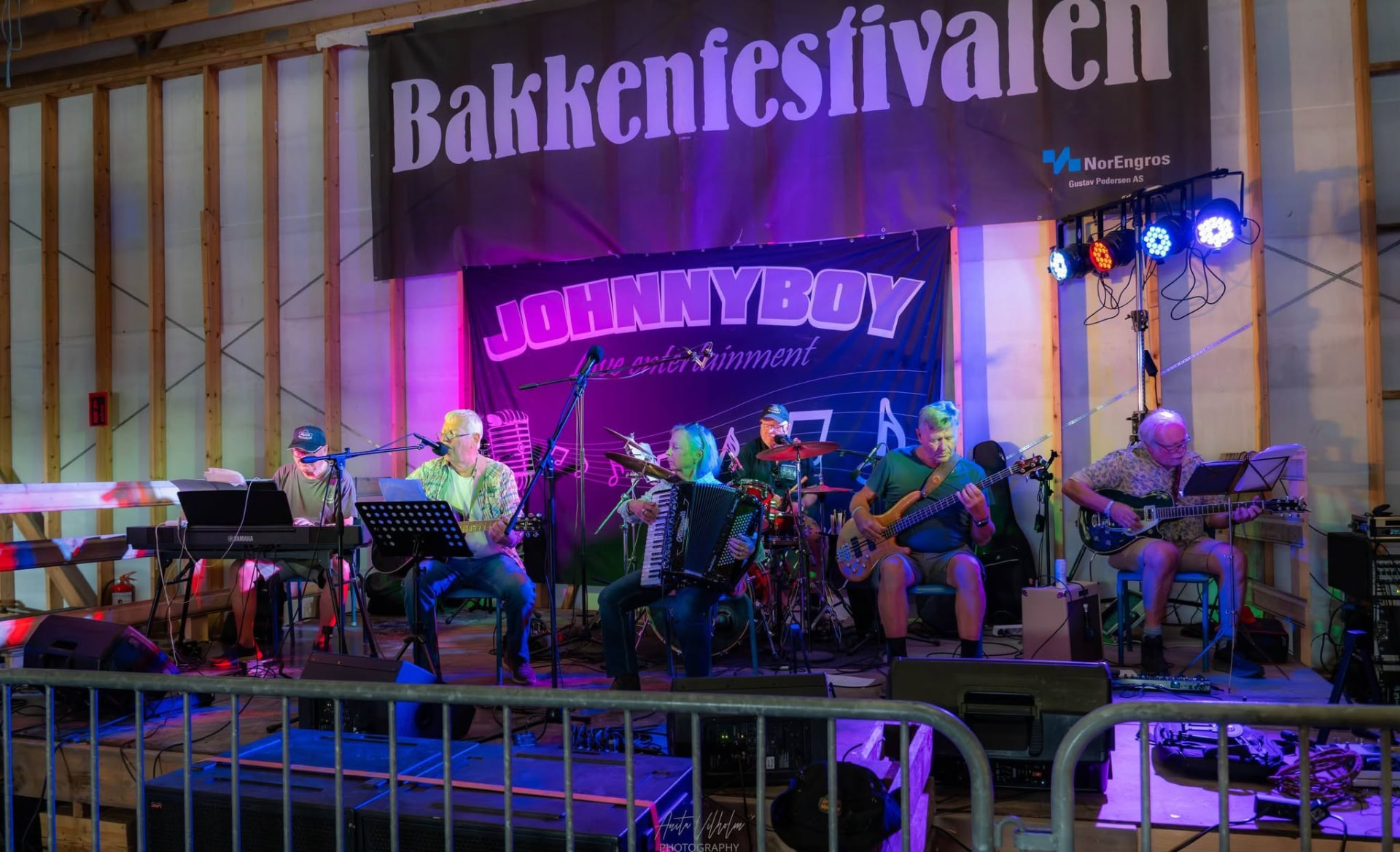 Bandet på Bakkenfestivalen-scenen