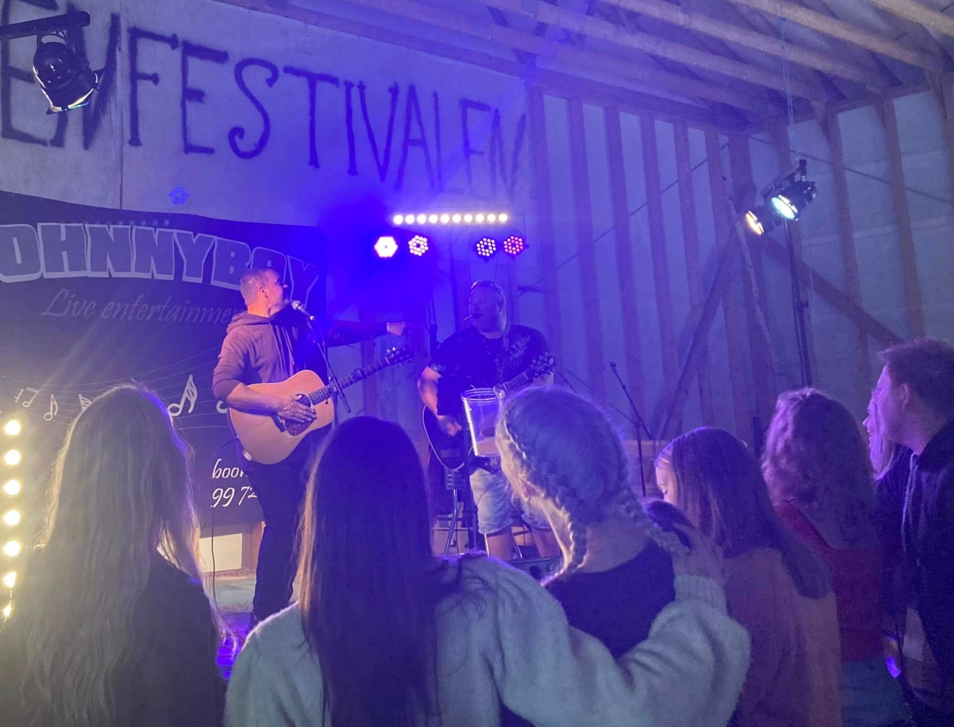 Johnnyboy live på scenen