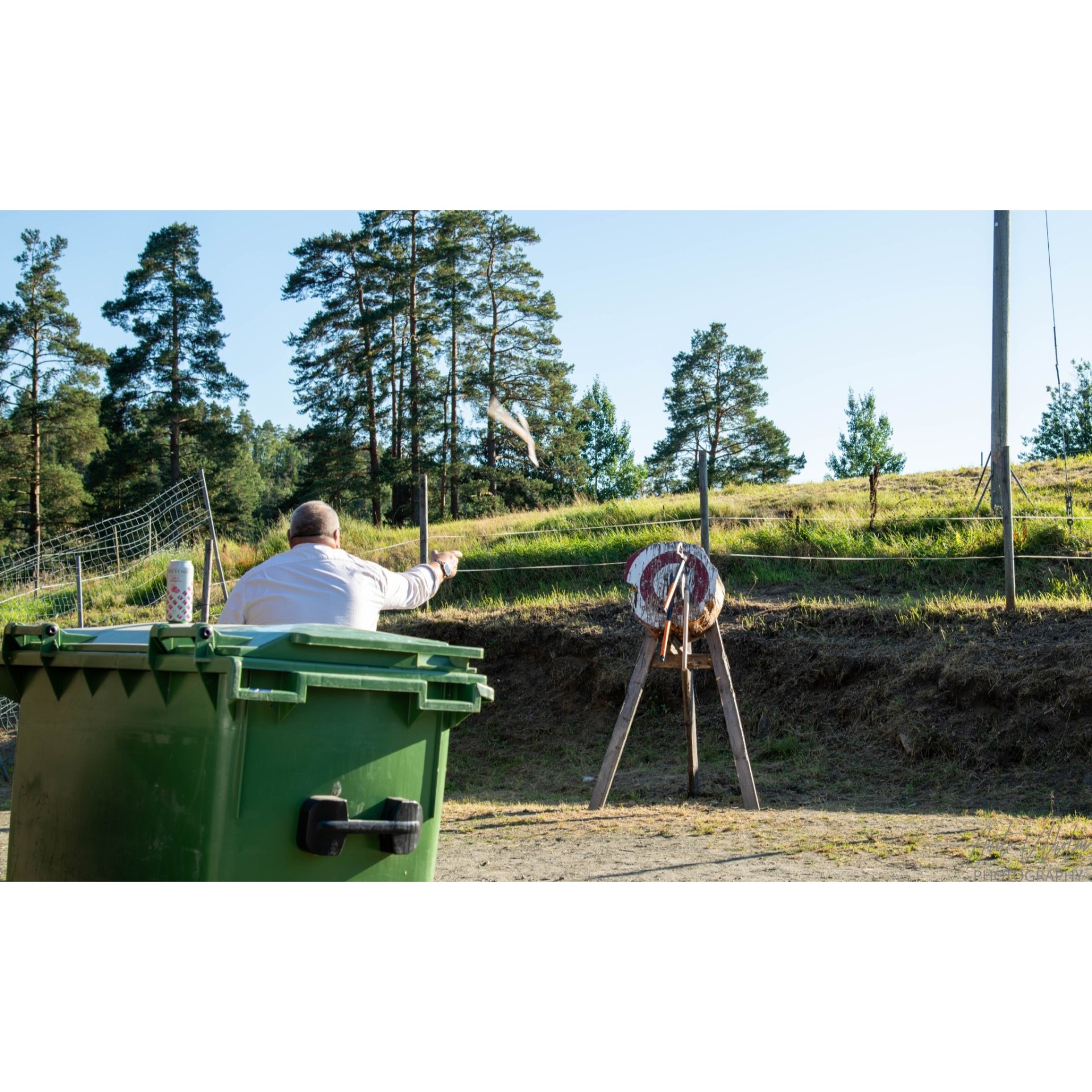 Øks flyr mot blinken under konkurransen