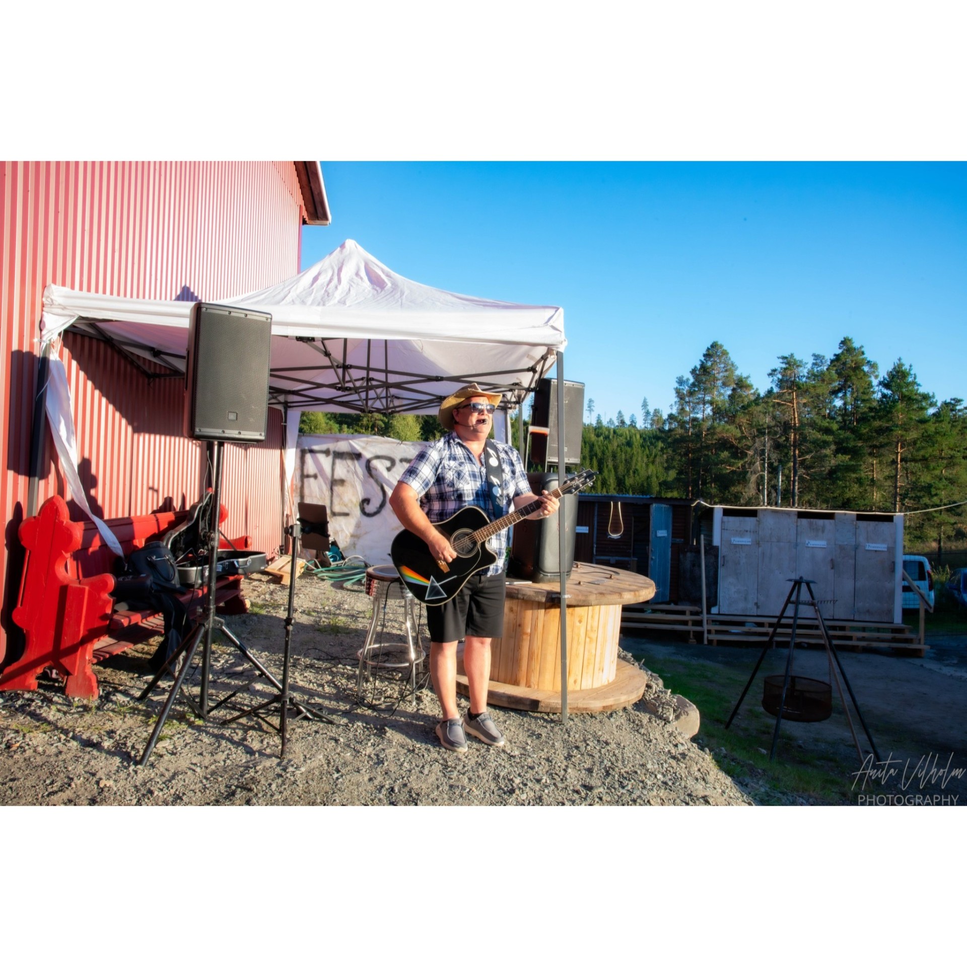Trubadur Åsvald live under teltet